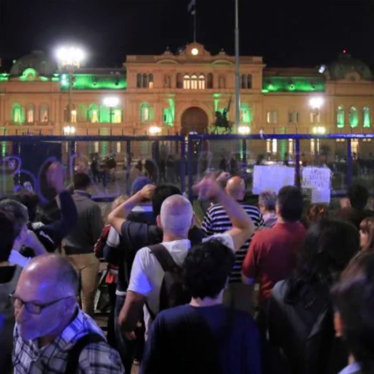 265-la-casa-rosada-esta-vallada-ante-el-cacerolazo-nacional.jpg