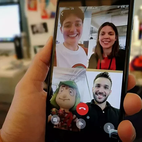 Evitar las comunicaciones vía streaming o videollamadas y de ser necesario minimizar la calidad.