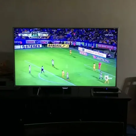 Intenta simular que haya un televisor prendido.