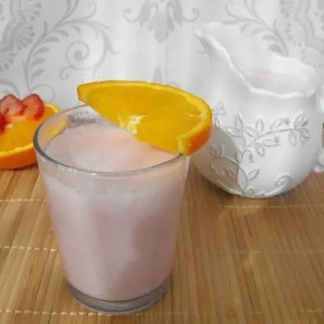 Batido de aloe vera con naranja y fresas