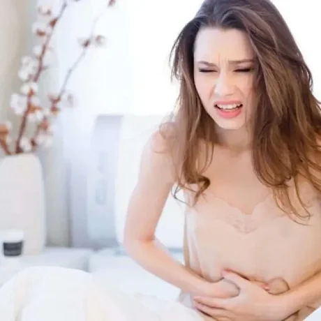 Dolor de cabeza y dolor abdominal