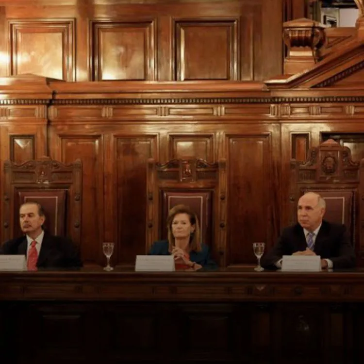 Para el máximo tribunal de la Nación, quienes formularon el pedido concedido por la Cámara “carecen de legitimación” para actuar en nombre de todos.
