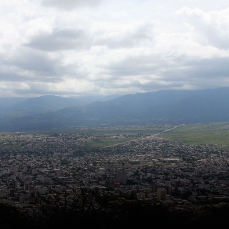 Rought Guide destacó principalmente la historia, la música, las peñas, la gastronomía y los viñedos de Salta.