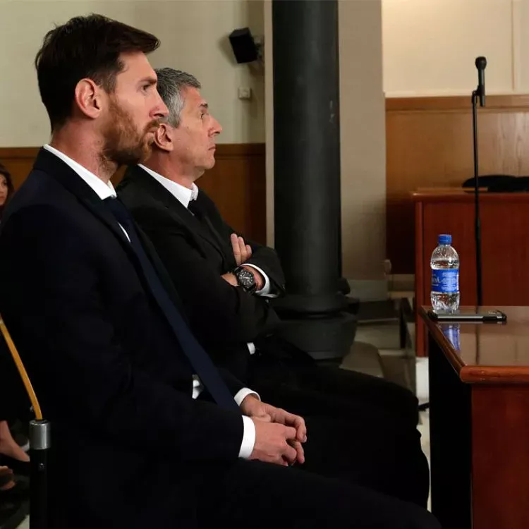 Lionel Messi condenado a 21 meses de prisión por fraude fiscal.