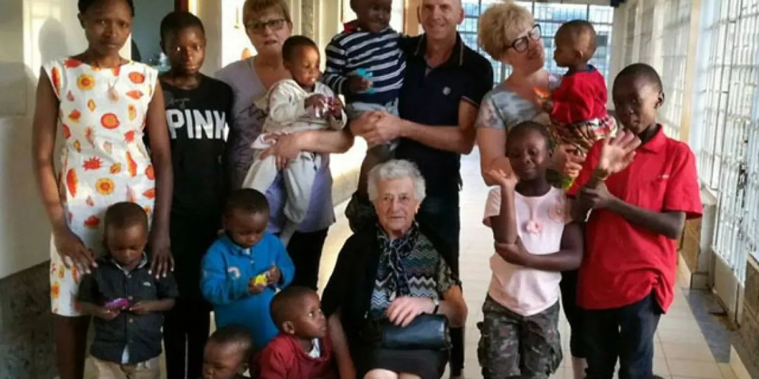 Esta abuelita de 93 años fue a Kenia para ser voluntaria