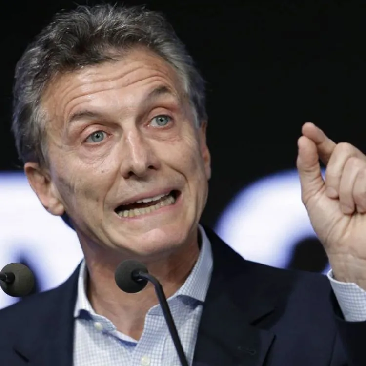 "Solamente fui director unos meses de una compañía de mi padre, que además estaba declarada", dijo defendiéndose de las acusaciones.