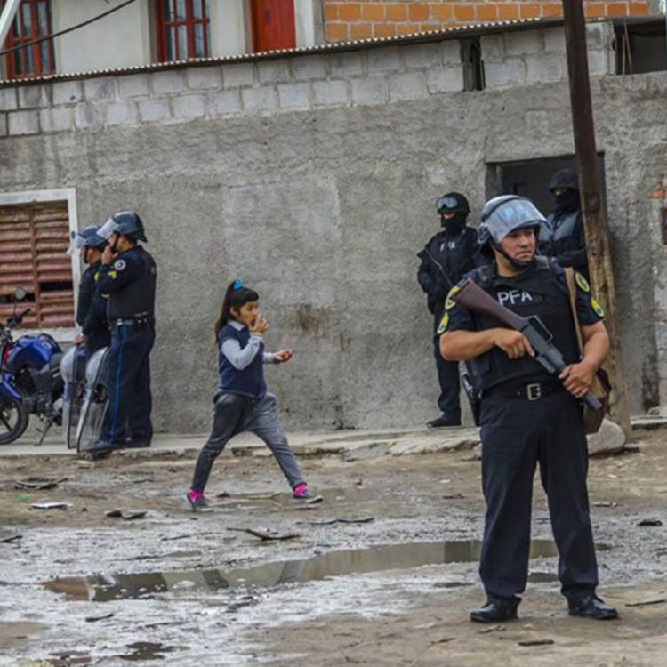 El operativo realizado en Ceferino, a plena luz del día y en frente de niños. La droga destruye hogares.