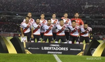 Formación titular de River Plate antes del comienzo del partido