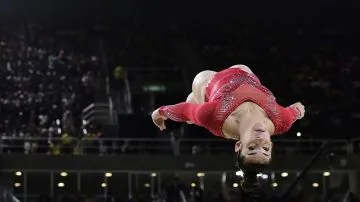 Acrobacia de la norteamericana Alexandra Raisman (AFP)