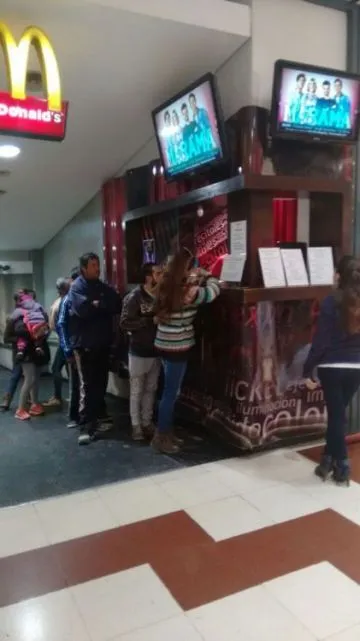 Compra de entradas en el Alto Noa Shopping.