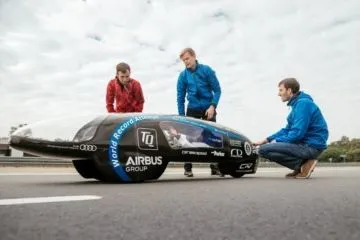 Imágenes del auto eléctrico que consiguió el Record Guiness.