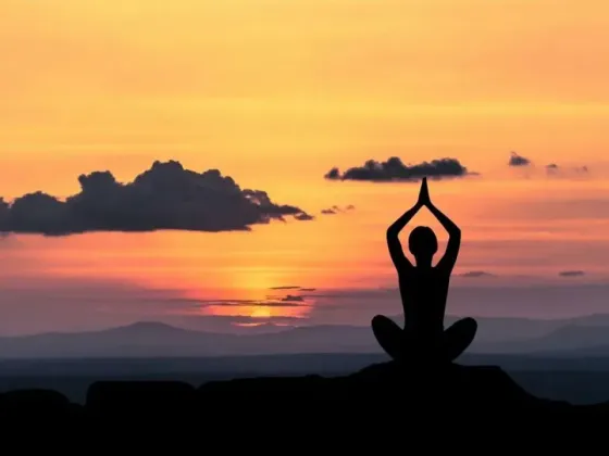 El yoga como práctica integral para mejorar la salud física y mental