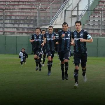 Ante la negativa del club tucumano por el horario del viernes, la dirigencia del cuervo decidió optar por hacerlo el sábado desde las 21.30.