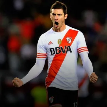 Hace apenas dos meses, River le renovó el contrato a Alario hasta 2020, con una cláusula de rescición de 18 millones de euros.