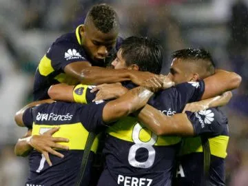 Boca le ganó 3-1 a Velez y conserva la ventaja