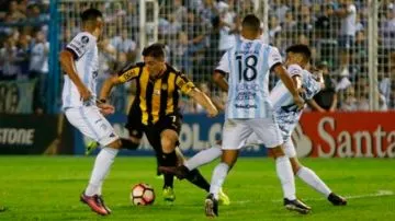 Atlético Tucumán le ganó a Peñarol y es segundo en el Grupo 5