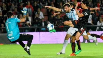 Colón no pudo con Atlético Tucumán se llevó un empate de visitante