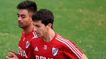 Nacho Fernández y Pity Martinez en la práctica de River Plate