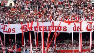 Tres barras de River no podrán ingresar a los estadios durante dos años