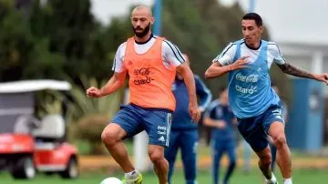 El plantel encabezado por Jorge Sampaoli inició la preparación bajo el frío inglés en las instalaciones del centro deportivo de Manchester City.