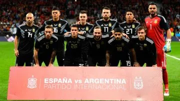 El 11 inicial ante España.