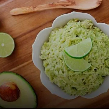 Forma sencilla de hacer arroz con palta y disfrutar junto a tus comidas