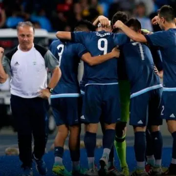 Argentina ganó 2-1 a Argelia y sueña con la clasificación. Tiene que ganarle a Honduras el próximo miércoles.