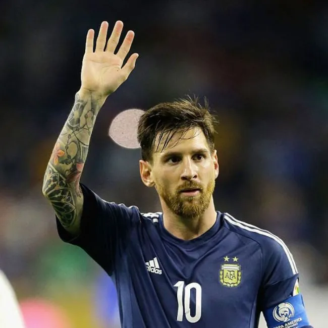 Messi saludando al público por última vez