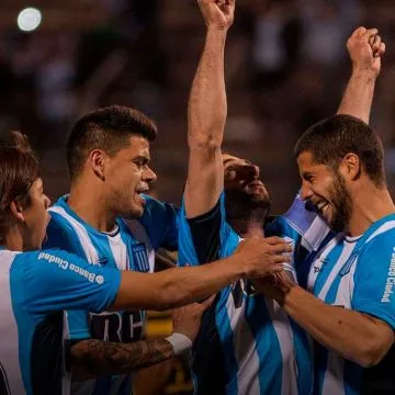 Racing venció a Olimpo y se metió en octavos