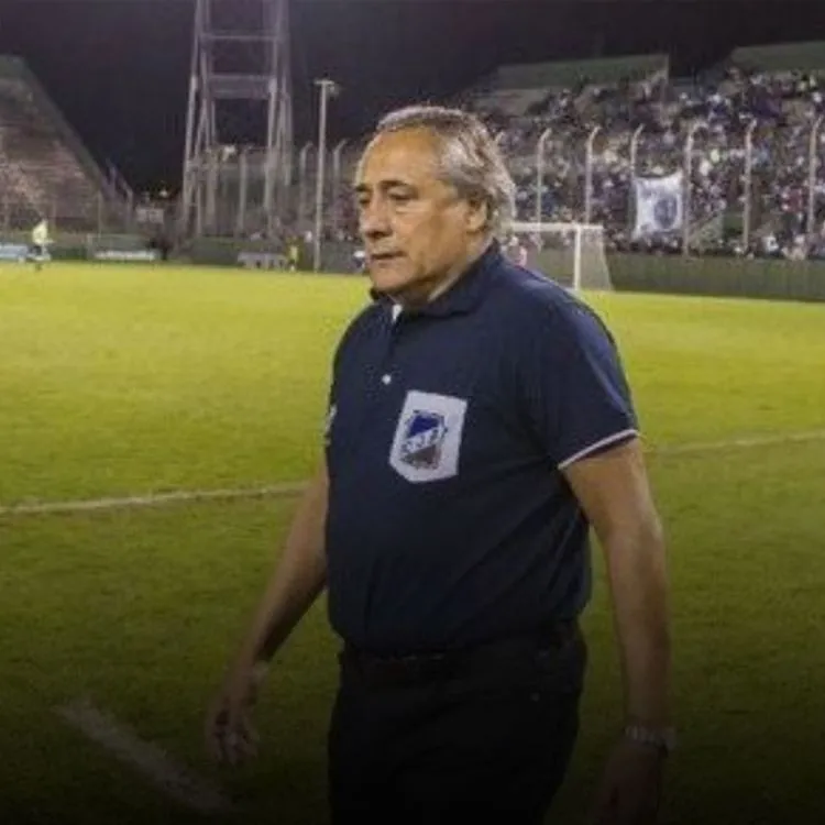 El santo realizará su última práctica este viernes en el predio de Pinares, donde el entrenador definirá a los 18 futbolistas elegidos.