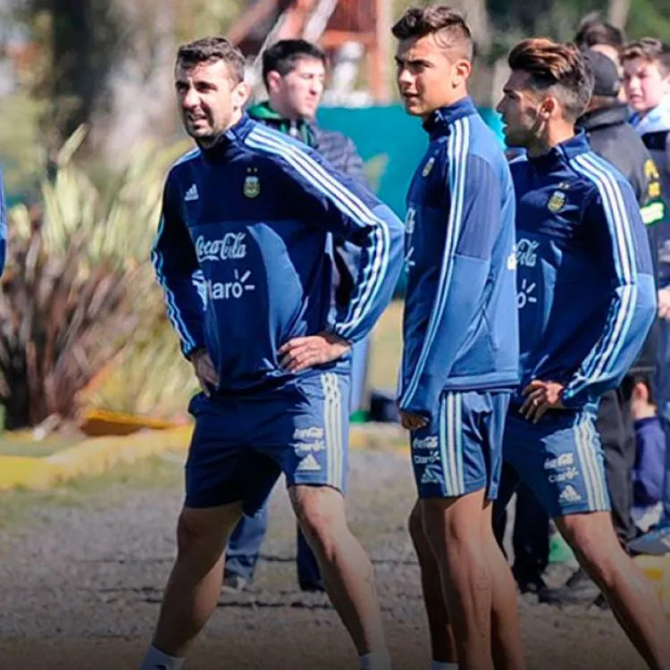 El Patón deberá suplir las ausencias de Paulo Dybala  y Lionel Messi respecto al equipo presentado contra Uruguay.