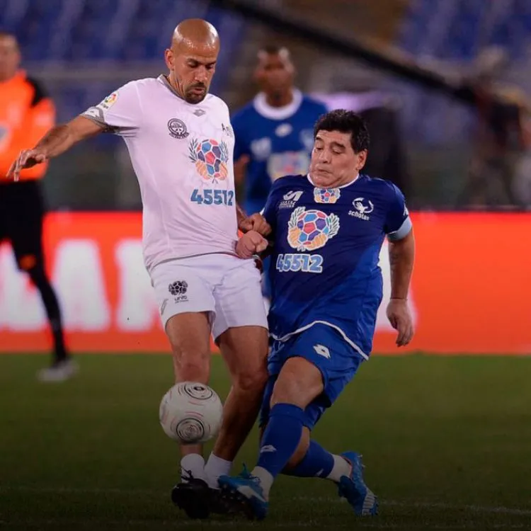 Estcruce entre dos referentes del fútbol argentino se encendió tiempo atrás cuando Maradona tildó de "traidor" al hombre de Estudiantes de La Plata.