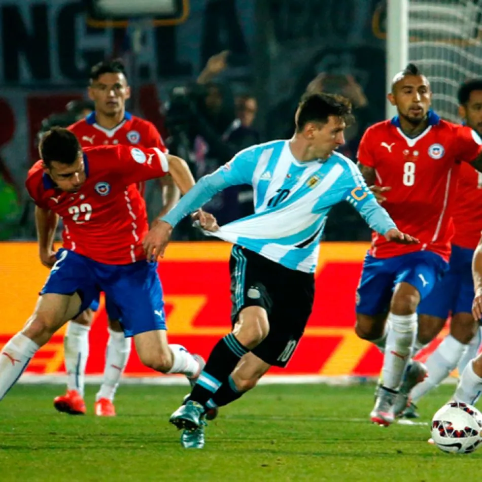 Messi sufrió la apretada marca de sus rivales