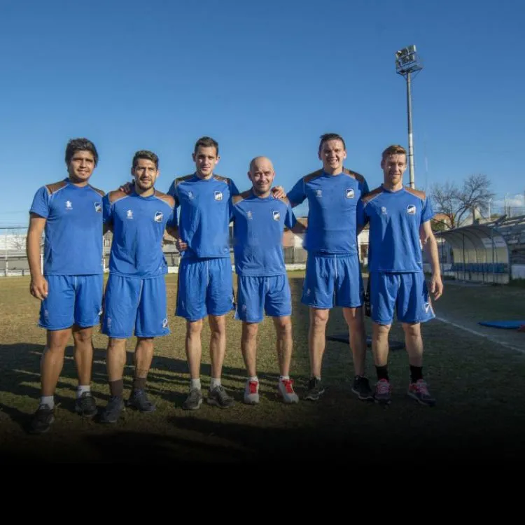 Avalos, More, Litre, Medina, Albornoz y Pablo Giménez, los refuerzos de Juventud que ya entrenan con el plantel que dirige J. J. López.