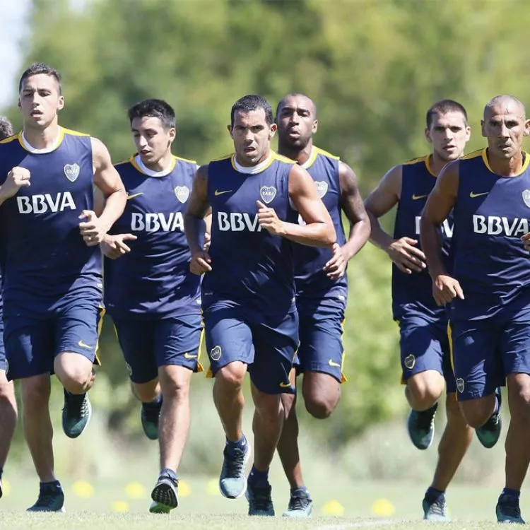 Boca Juniors entrenando en la Bombonera