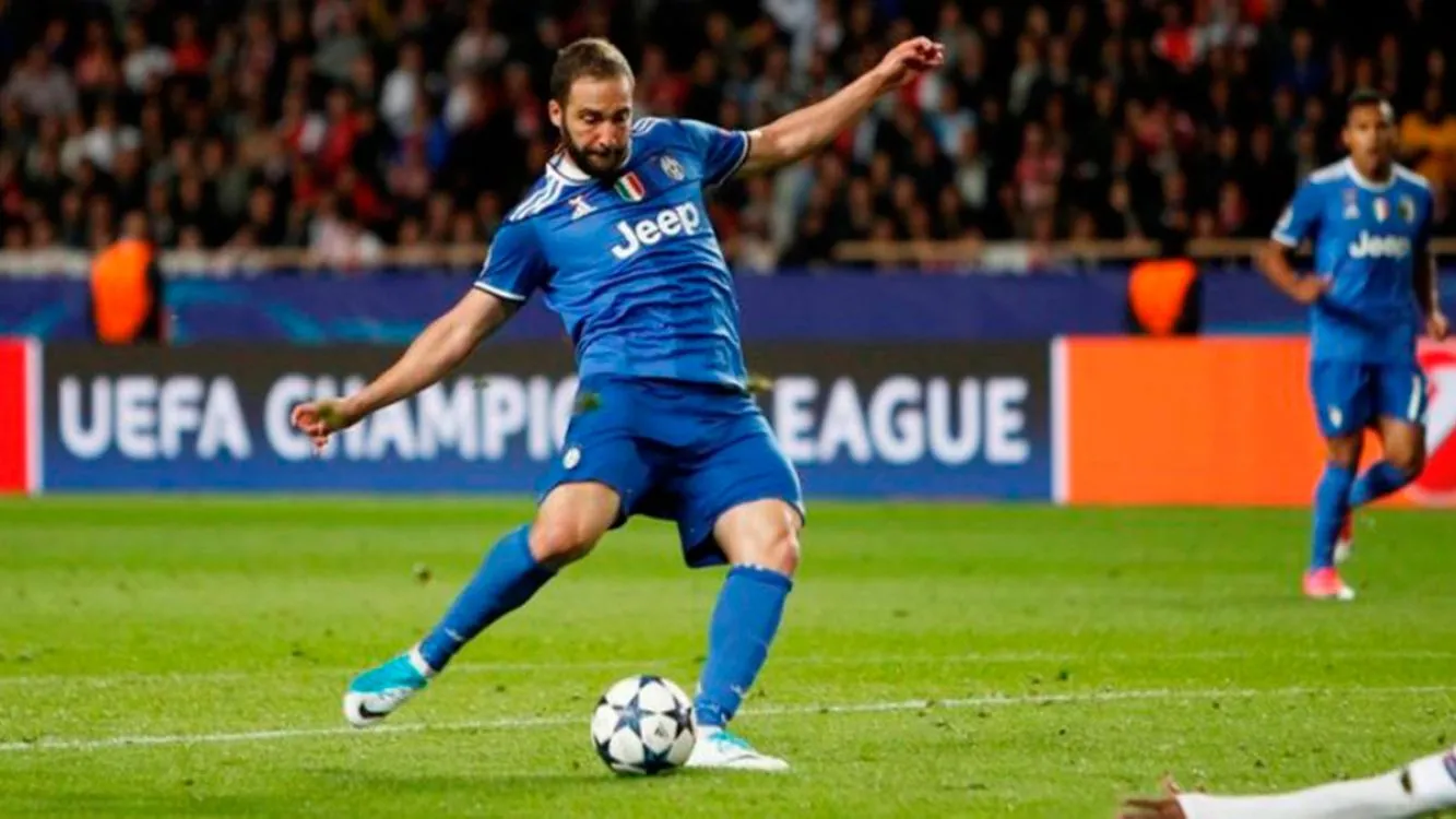 Doblete del pipita Higuaín para la victoria de la Juventus ante Mónaco