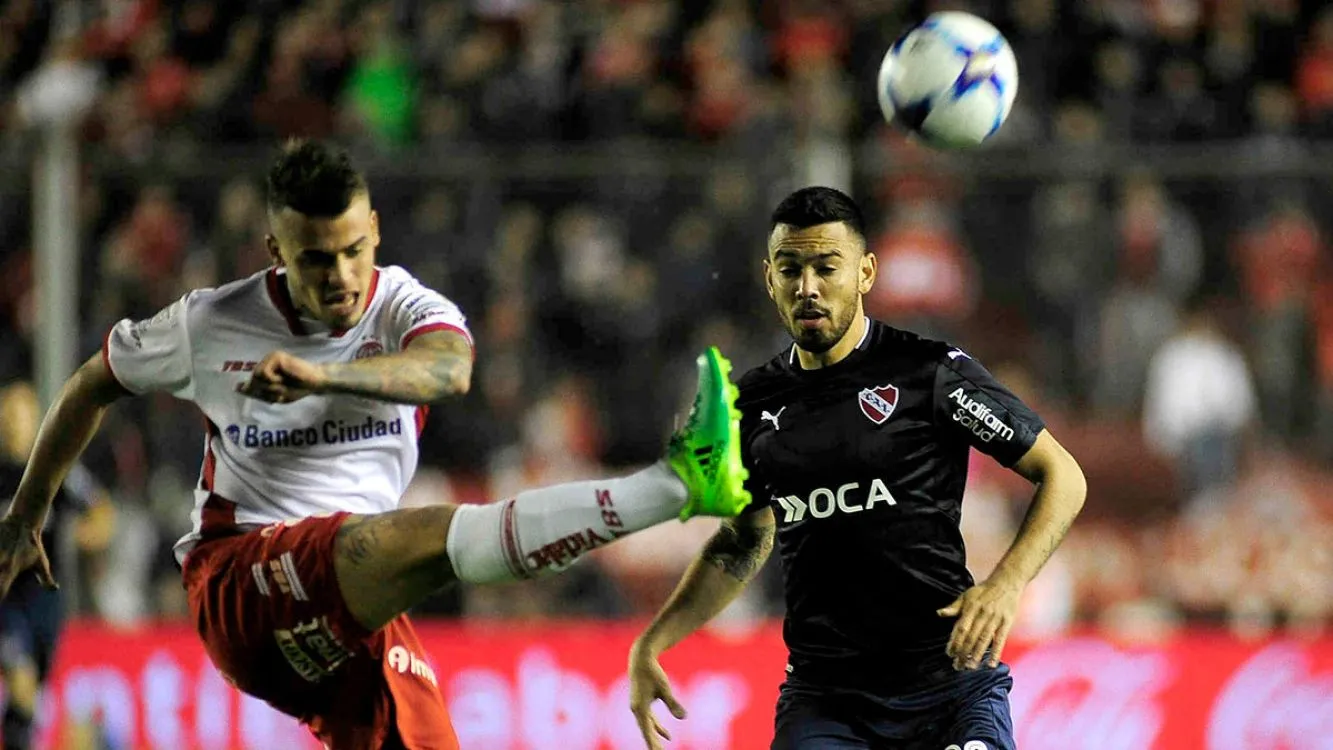 Independiente lo dio vuelta sobre la hora, le ganó 2-1 a Huracán