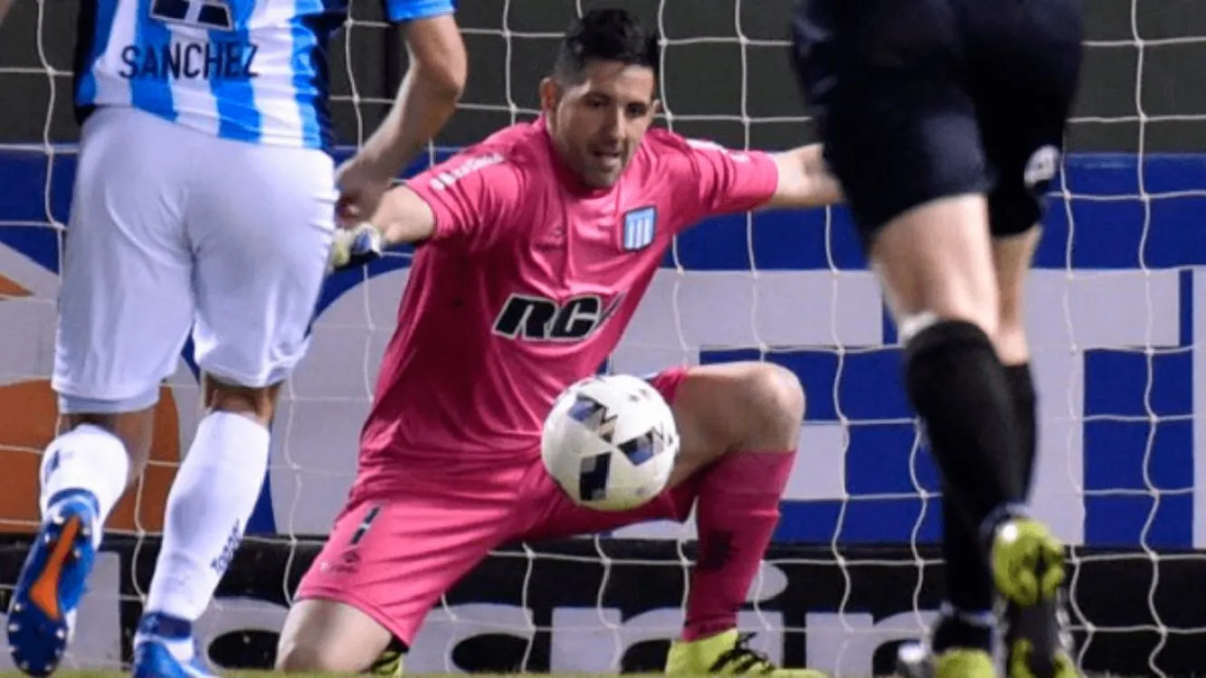 Orión defendiendo el arco de Racing