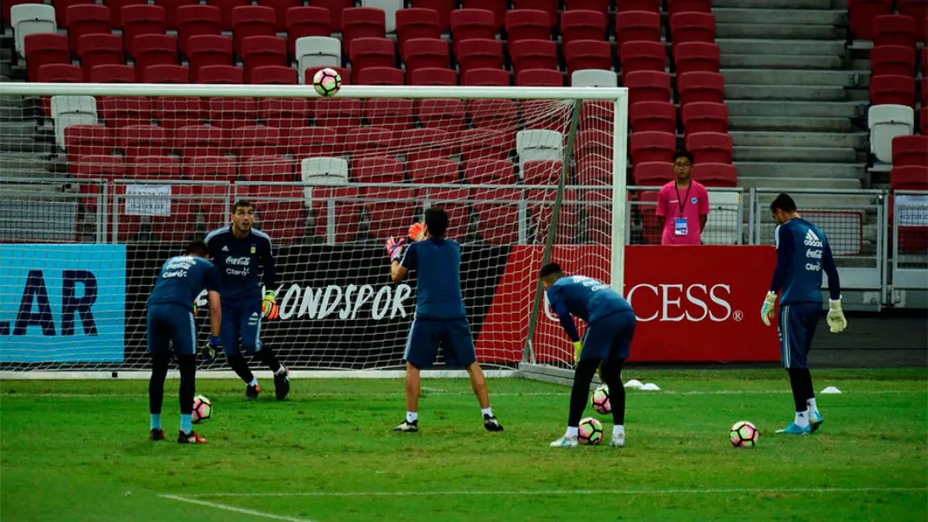 La selección Argentina enfrentará a Singapur con sólo dos defensores