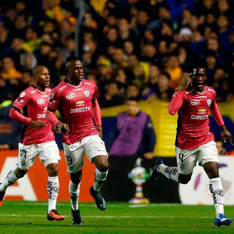 Independiente del valle festejando un gol