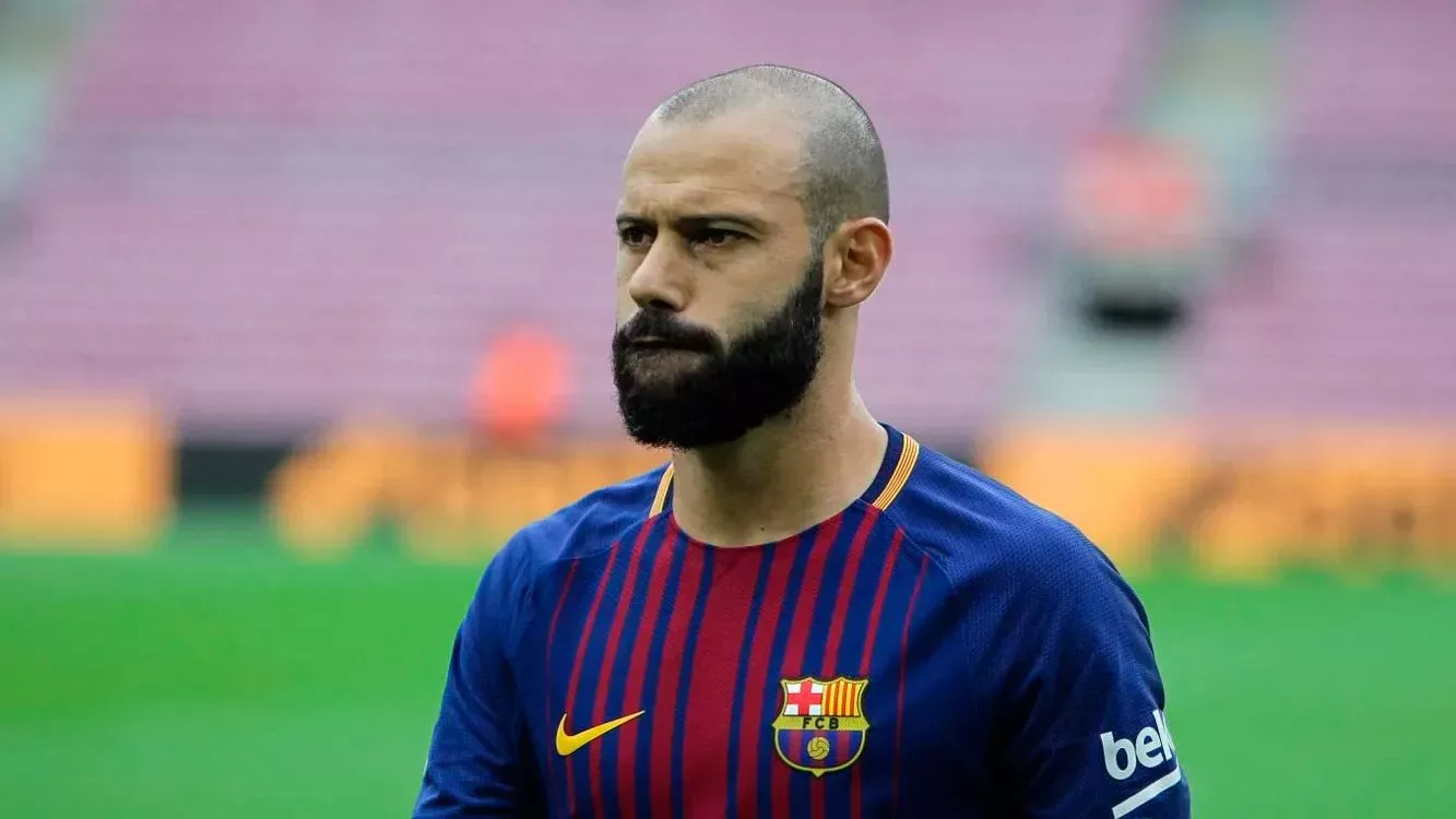 Mascherano va en busca de sus últimas aventuras futbolísticas a China.