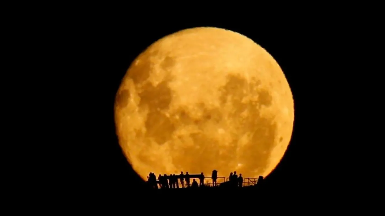 La próxima superluna ocurre el día martes 2 de enero de 2018, durante luna llena y a una distancia aproximada de 356,565 km. del centro de la Tierra.