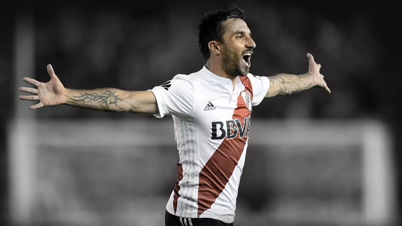 Scocco le pone presión a Gallardo