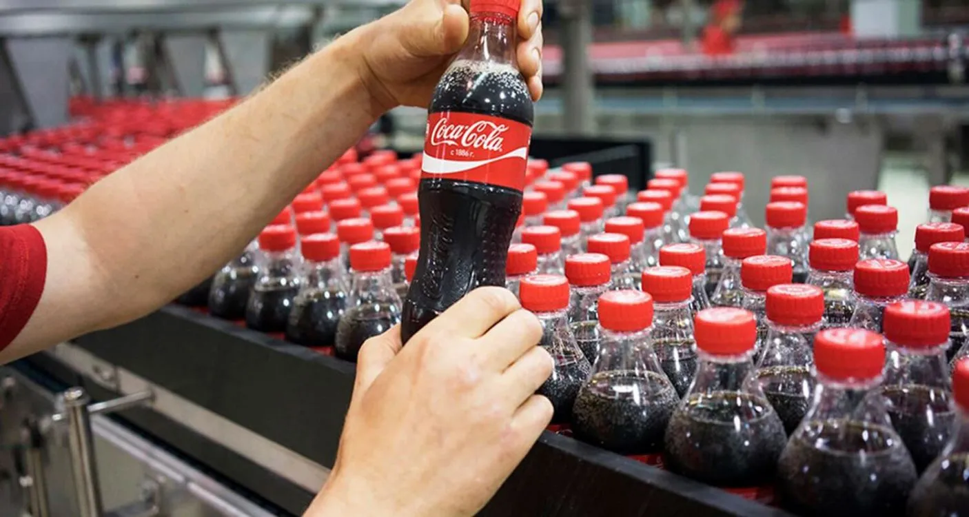 Estas son las consecuencias que tendrás si suplantas el agua por Coca-Cola