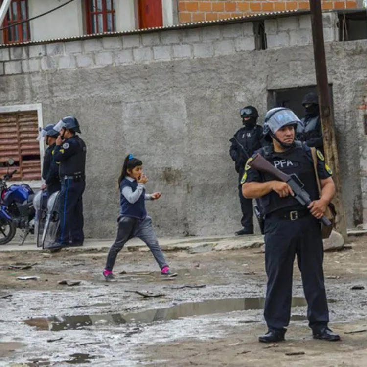 El operativo realizado en Ceferino, a plena luz del día y en frente de niños. La droga destruye hogares.