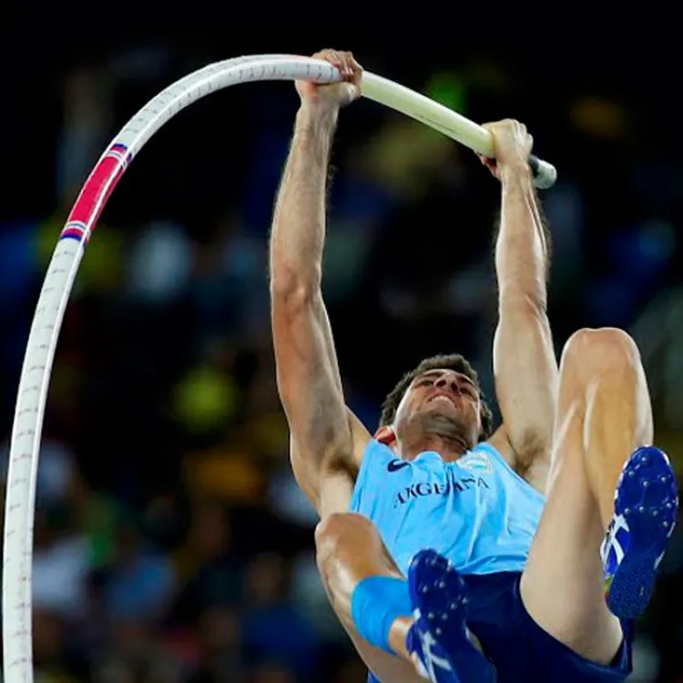 Germán Chiaravigliose metió en la final de salto con garrocha